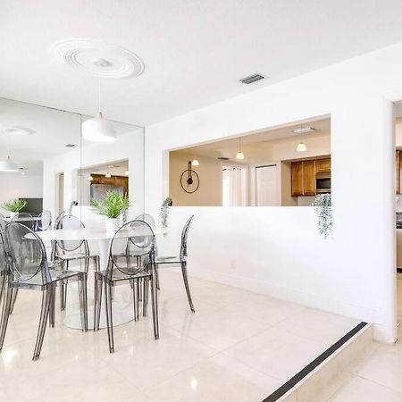 Modern Spacious 5-Bedroom Home With Pool Hollywood Exterior photo